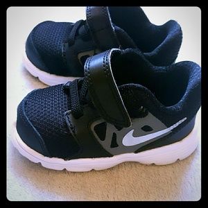 infant nikes size 4